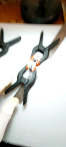 ตัวหนีบสีดำปากส้มตัวเล็ก สปริงแข็ง