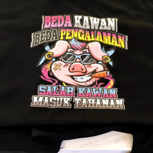 Kaos Atasan Beda Kawan Beda Pengalaman Kaos Pria & Wanita Kaos Murah Kaos Distro Bandung Kaos Katun Distro Hitam Putih