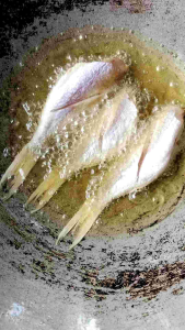 ปลาจวดแดงแดดเดียว1กิโลกรัม