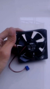 kipas fan DC 12vol AVC 8×8cm ingsped.