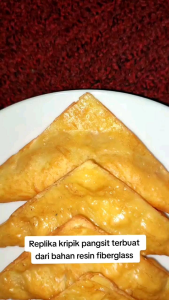 Replika makanan kripik pangsit 1 set 5pcs / dummy makanan / Mainan anak / Edukasi anak / Dekorasi meja makan / Display Restaurant / Hotel Dan lain lain