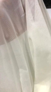 vải thun lưới dai màu trắng kem ánh xanh nhẹ  dày  co dãn 4 chiều _( khổ 1m6) mềm. rũ may đầm váy áo thiết kế phối kiểu vv