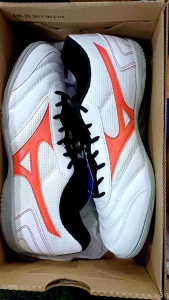 รองเท้าฟุตซอล MIZUNO MRL SALA CLUB IN (ลิขสิทธิ์แท้)