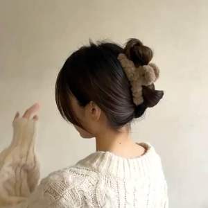 𝟝𝑝𝑒𝑟𝑐𝑒𝑛𝑡 Elegant Acrylic Hair Clip Crab Women Fashion Plush Grab Clip 韩国奶咖色系13cm发饰交叉盘发抓夹大号仿兔毛绒后脑勺发夹发抓女