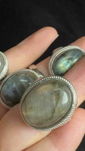 (Real Unit) Labradorite Natural Grey Moonlights Adjustable Ring 拉长石灰月光可调节Cincin Adjustable Kristal (S/n:4020626)