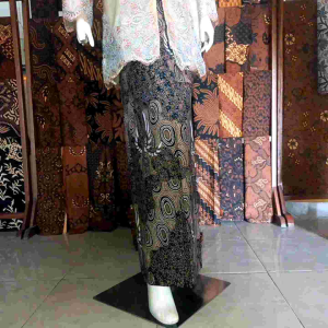 Jarik Krem Pastel Klasik Bawahan Kebaya