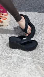 Stylish 8 cm light weight solid wedge heel outdoor flip flop shoes