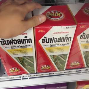 (1 ขวด 15 ไร่) อีมาเมกตินเบนโซเอต (emamectin benzoate) เป็นสารกำจัดแมลงที่มีคุณสมบัติในการกำจัดแมลงศัตรูพืชหลากหลายชนิด โดยเฉพาะหนอน เพลี้ยไฟ และไรศัตรูพืช สารนี้มีกลไกการออกฤทธิ์โดยการรบกวนระบบประสาทและกล้ามเนื้อของแมลง ทำให้แมลงหยุดกินและตาย