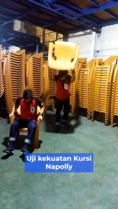 KURSI TERAS NAPOLLY 8R3. 2 KURSI 8R3 dan 1 MEJA MAPAN / KURSI PLASTIK / KURSI SENDER / KURSI ANYAM