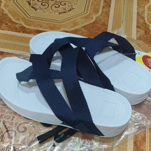 รองเท้า FitFlop ใส่ได้ทั้งหญิงทั้งชายสินค้าต้องตก 100%