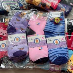 ถุงเท้าแฟชั่น คละแบบ คละสีสดใส Freesize 1 แพ็ค 12 คู่