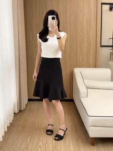 (READY STOCK)Women‘s Summer A-Line Skirt Fishtail Knee Skirt (Inner Pants)