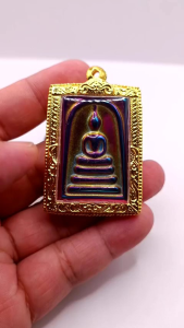 พระสมเด็จ พระธาตุพนม พระแม่เหล็ก เหล็กไหล สีรุ้ง สีทอง สีเงิน ขนาด 3.0X4.5 ซม. กรอบพระ ทองไมครอน #100