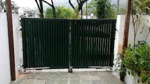 Steel Swing Gate 10ft x 5ft with Aluminium panels Autogate System Remote control Anti-corrosion Anti-climbing Power coated Strong Reliable Safety Maintenance Free