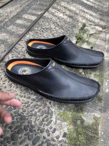 SEPATU SANDAL KASUAL SEPATU BUSTONG PRIA KULIT SAPI 100% KODE 261 HITAM ( PRODUKSI SENDIRI )