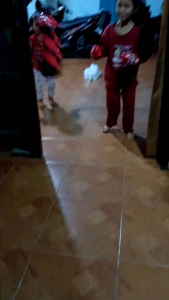 sasak tinju mini buat olah raga anak2 . bahan dari latek kuat bahan lembut tidak keras menyesuakan tangan anak anak . sudah dilengkapi sarung tinju.