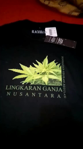 Desain T-Shirt Unisex Blackwhite.inc: Pilihan Bahan & Ukuran