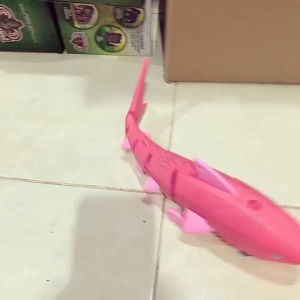 Mainan Hiu Batre Bisa Jalan, Musik & Lampu