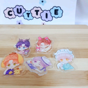 三丽鸥卡通动漫 光与夜之恋亚克力胸针 书包包包笔盒服饰背包挂件别针徽章配件 Sanrio Acrylic Brooch Badge Pin Diy Decoration School Pencil Bag Kerongsang Tudung Budak Hiasan Beg Diy Jewelry Gift for Kids Girls XZ36