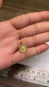 PAWNABLE 18K Saudi Gold Fine Tauco Chain(thin) with 18K Mini Queen E Pendant(small/open back)✨