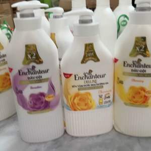 Bộ sản phẩm ENCHANTEUR Tắm + Gội 650gram( mẫu mới+ Date mới sang trọng)