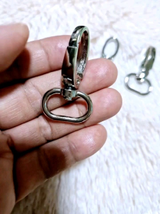 ตะขอเกี่ยวกระเป๋า คอหมา คอบัว