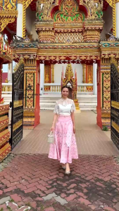 ชุดเซ็ตผ้าไทยสีชมพูรับงานบุญ!!! S-2XL Set3ชิ้น ชุดไปวัดเสื้อลูกไม้ขาวระบายบ่า+กระโปรงสีชมพูลายไทยทรงบาน+เข็มขัดมุก งานป้าย