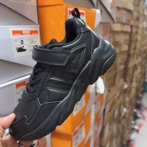 {"ลิขสิทธิ์": "คลิกที่รองเท้าผ้าใบเด็กนักเรียนแบรนด์บาโอจิ 100% เบาสุดๆ/รุ่น BJK115 สีขาว-สีดำ ราคา 590 ฿ เดิมลิขสิทธิ์ คุณสามา