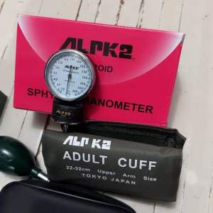 ALPK2 ANEROID SPHYGMOMANOMETER