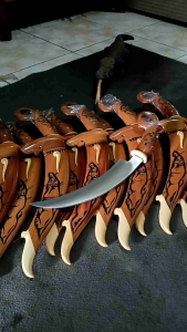 pisau dapur/ hiasan dinding kuku mcn waja per asli