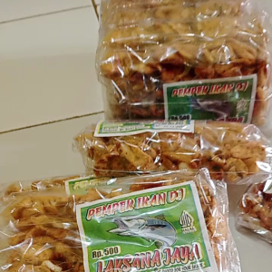 Cemilan pempek ikan