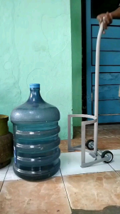 TANPA D ANGKAT TROLY RODA GALON BESI PRAKTIS/RAK GALON DORONG