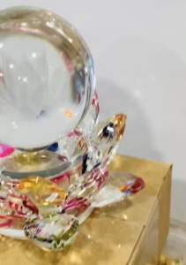 Cầu đá pha lê liên hoa bình an trưng ban thờ