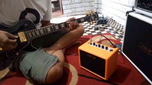 Ampli Gitar Mini 5 Inc & Distorsi 2 Input Bergaransi Bisa Karaoke