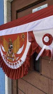 BENDERA BACKGROUND GARUDA INDONESIA 10 GELOMBANG