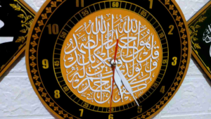 1 Set Jam Dinding Kaligrafi Trompah & Karakter Mewah