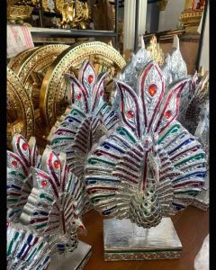 นกยูงพุ่มกระฐิน Siam Parakeet - ไม้แกะสลักติดกระจกหลากสี สีเงิน