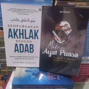 sepaket 2 buku MAKNA AYAT PUASA dan SEMPURNAKAN AKHLAK DENGAN ADAB