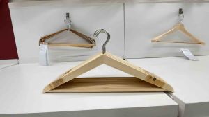 IKEA อิเกีย ไม้แขวนเสื้อ 10 ชิ้น ทำจากไม้ไผ่ รักษาทรงเสื้อผ้า ที่แขวนเสื้อผ้า