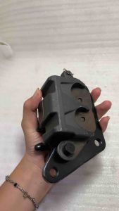 Kaliper cakram kepala babi yamaha R25 Depan