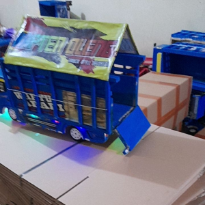 Truk kayu jombo tayo ukuran 55 cm pintu belakng bisa dibuka full lampu kelip dan terpal motif