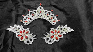 Mahkota Tari & Aksesoris: Desain dan Penggunaan