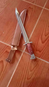 อุปกรณ์เดินป่า ขนาด 35cm เป็นมีดเพื่อการดำรงชีพและการล่า มีที่มีวัตถุประสงค์สำหรับการดำรงชีพในป่า สินค้าพร้อมส่งค่ะ