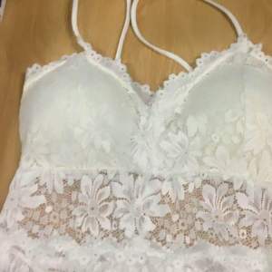 ชุดชั้นในลูกไม้ แบบเต็มตัว