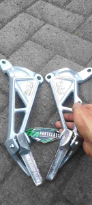 Promo Footstep Belakang Yamaha Fiz Fiz R Force One Aluminium Bahan Tebal Presisi
