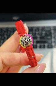 Vòng chỉ đỏ may mắn bình an mic charm khắc cây trường thọ
