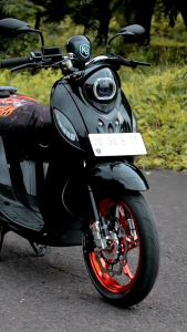 Stiker Skotlet Hitam Glossy Motor Mengkilat