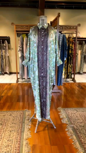 Kaftan Satin by Dian Pelangi LIMITED EDITION Busana Muslim Baju Dress Gamis Outfit Syari Casual Formal Pesta Pernikahan Kondangan Lebaran Wanita Hijaber Cantik Anggun Modis Modern Simple Elegan Mewah Model Arab Batwing Jumbo Terbaru Motif Jumputan