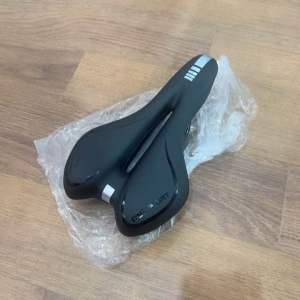 (( YP081 )) SADEL SEPEDA GEL SADDLE MODEL LUBANG BOLONG TEKSTUR EMPUK KENYAL JOK MTB ROADBIKE LIPAT SELI DLL