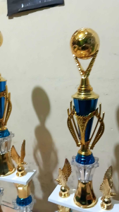 Piala Bola Futsal Kaki 2 KDM Putih 2 pcs (Juara 1 & 2)